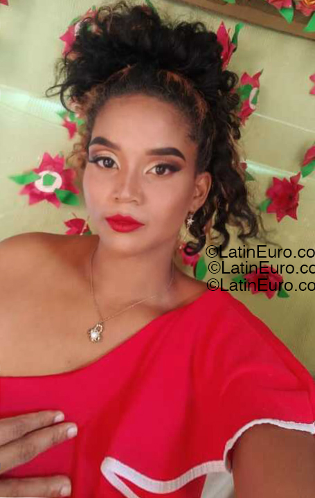 Date this foxy Colombia girl Aranza from Caratagena CO33323