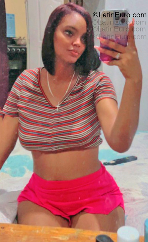 Date this good-looking Dominican Republic girl Kiara from Sanchez Ramirez DO55017
