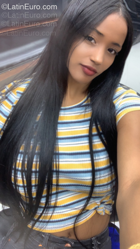 Date this hard body Dominican Republic girl Daliz from San Francisco De Macoris DO55021