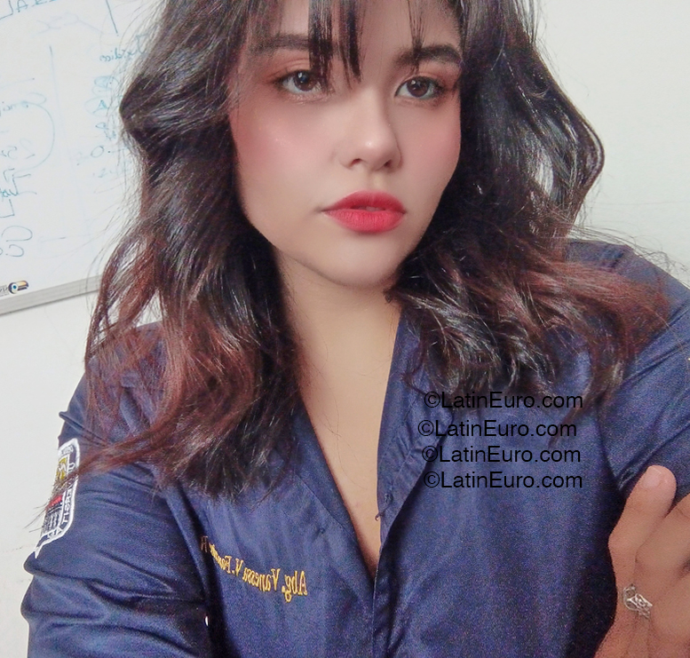 Date this funny Venezuela girl Victoria from Valencia VE5291