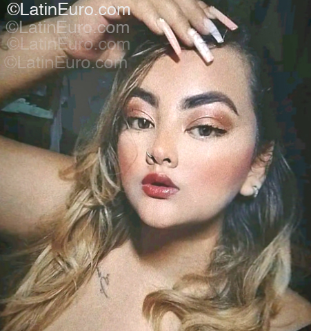 Date this good-looking Venezuela girl Alondra from Caracas VE5295