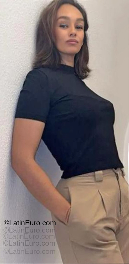 Date this pretty Spain girl Rosela from Barcelona ES922