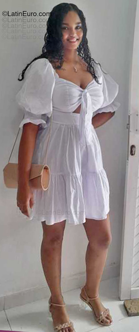 Date this lovely Colombia girl Rosy from Cartagena CO33356