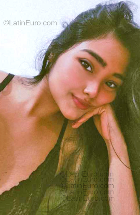 Date this charming Colombia girl Mary from Cartagena CO33365