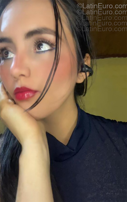 Date this sultry Colombia girl Liliana from Bogota CO33371