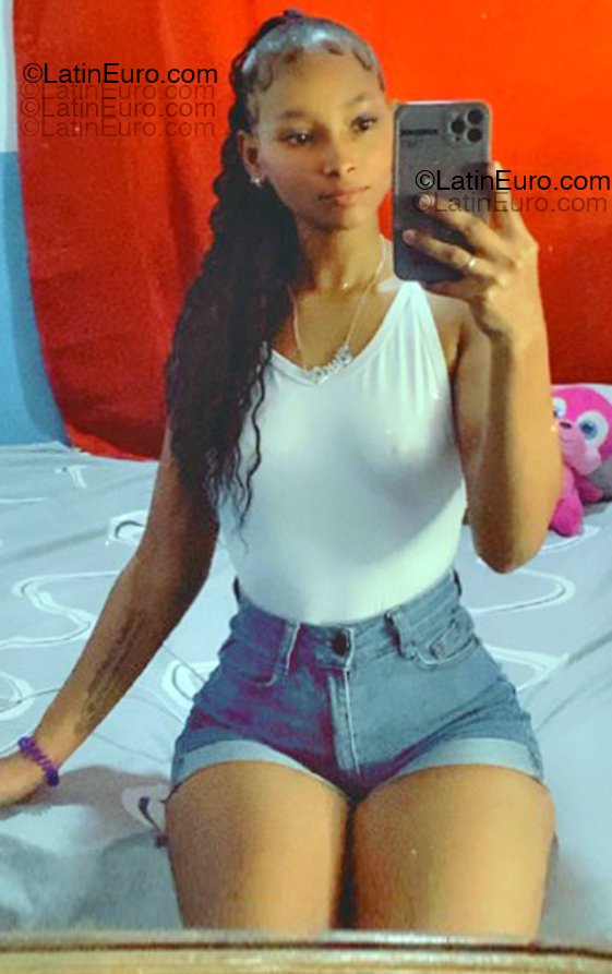Date this foxy Dominican Republic girl Jissel from San Francisco de Macoris DO55173