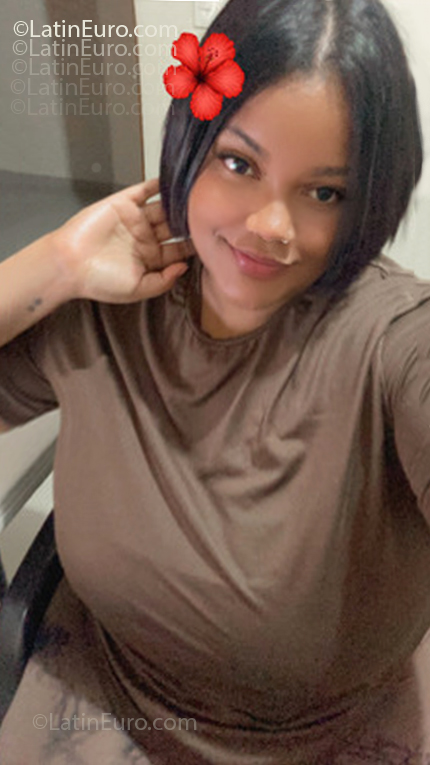 Date this hard body Dominican Republic girl Mara from Santo Domingo DO55202