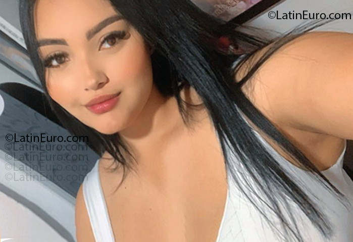 Date this young Colombia girl Caro from Medellin CO33385