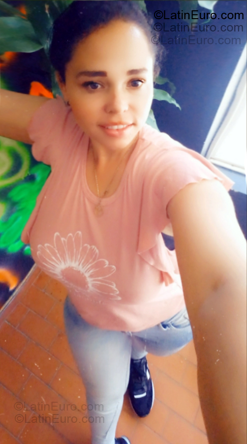 Date this cute Colombia girl Ingrid from Bucaramanga CO33429