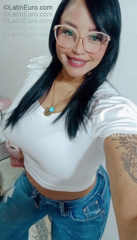 Date this foxy Colombia girl Nohemi from Cucuta CO33433