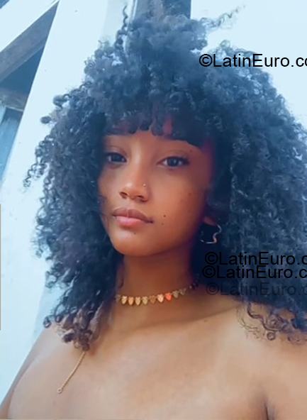 Date this voluptuous Brazil girl Adriele from Feira De Santana BR12380