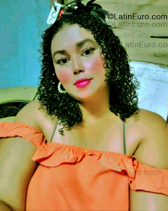 Date this voluptuous Colombia girl Julia from Barranquilla CO33471
