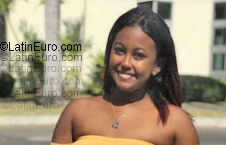 Date this stunning Dominican Republic girl Carolyn Gonzalez from Punta Cana DO55464