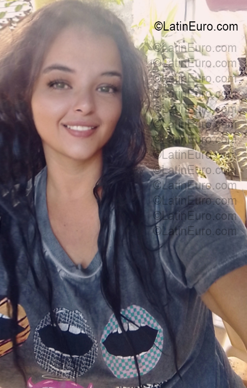 Date this attractive Dominican Republic girl Alondra from Santiago DO55524