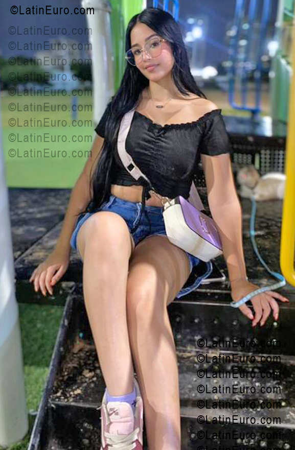 Date this foxy Colombia girl Albe from Medellin CO33518