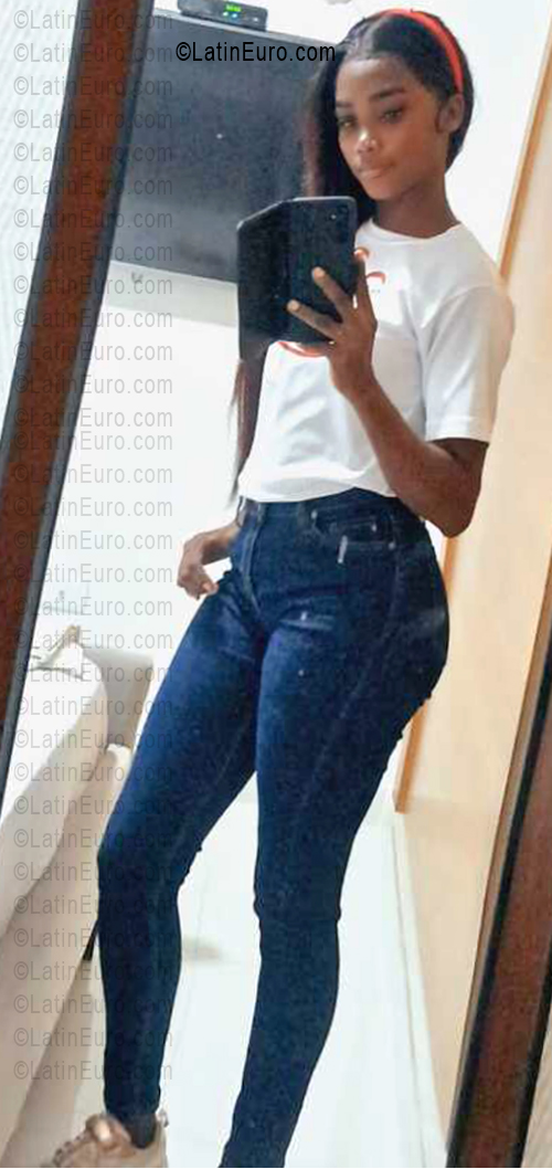 Date this fun Dominican Republic girl Mar from Santo Domingo DO55614