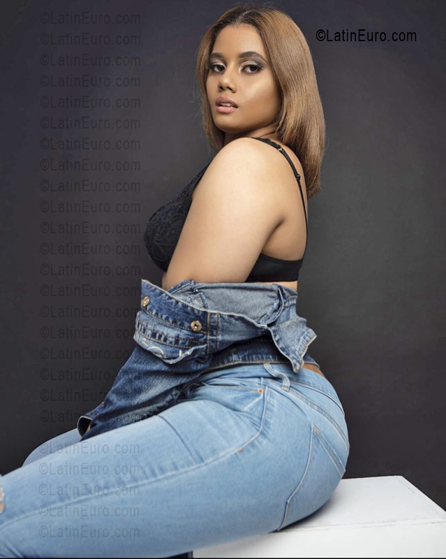 Date this charming Dominican Republic girl Elizabeth from Santo Domingo DO55651