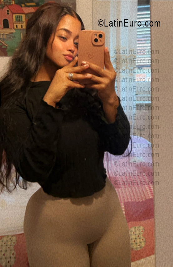 Date this charming Italy girl Yulianny from Milan IT449