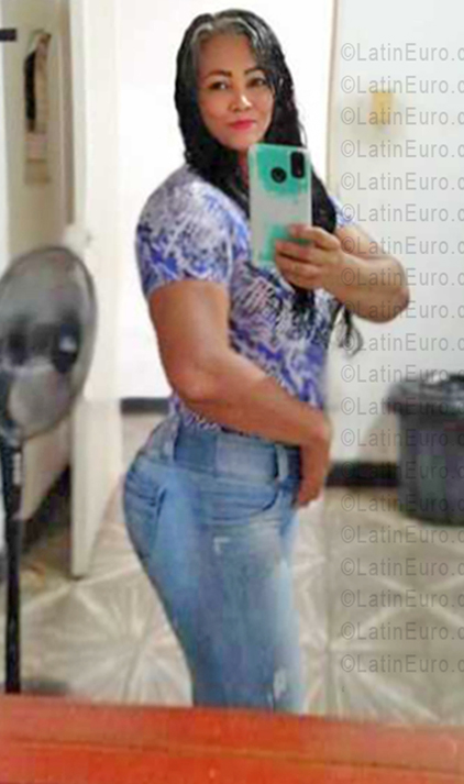 Date this pretty Colombia girl Adriana from Cali CO33546