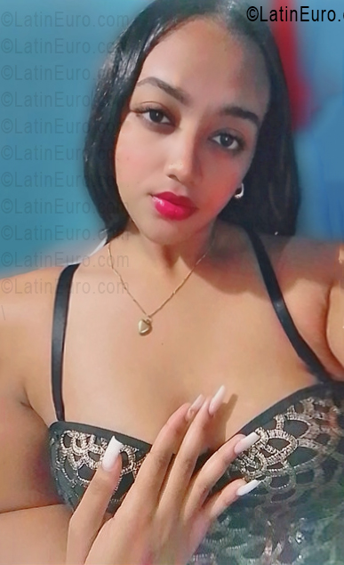 Date this sensual United States girl Delania from  US25618