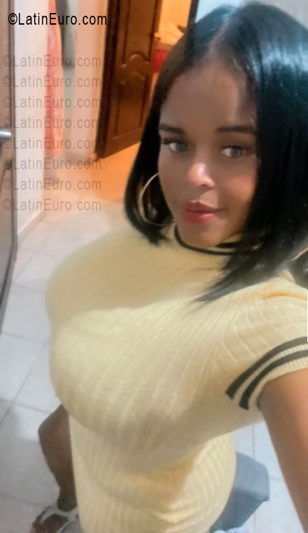 Date this beautiful Dominican Republic girl Yennifer from Santo Domingo DO55880