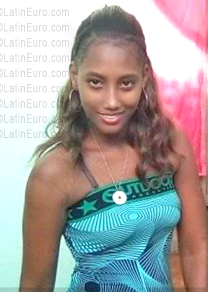 Date this lovely Italy girl Besaida from san pedro de macoris DO55889