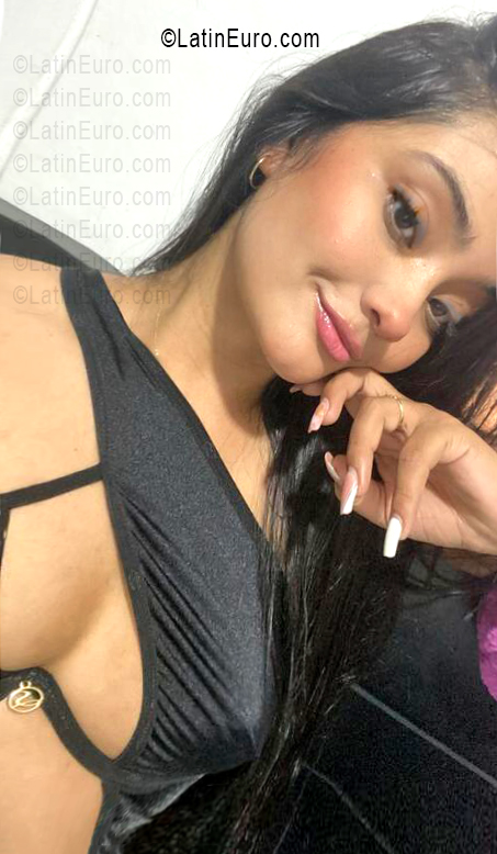 Date this hard body Colombia girl Yurli from Bucaramanga CO33574