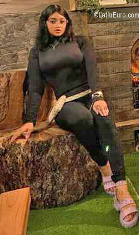 Date this nice looking Dominican Republic girl Daniela from Santo Domingo DO57004