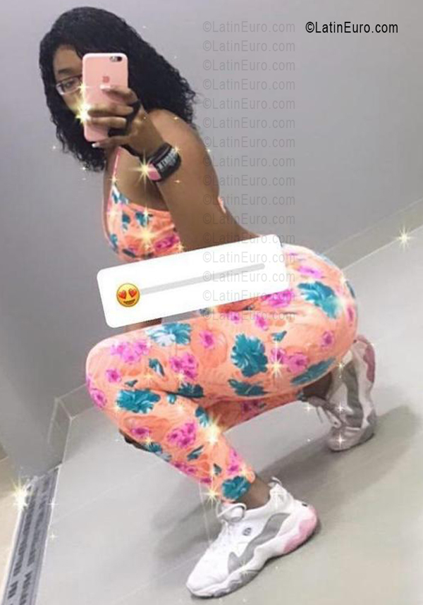 Date this beautiful Colombia girl Tivi from Medellin CO33592