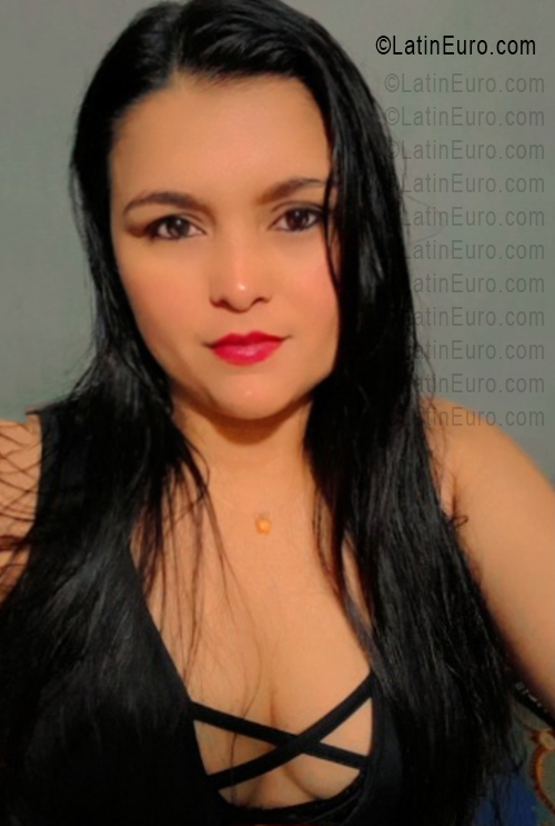 Date this pretty Colombia girl Nazareth from Medellin CO33594