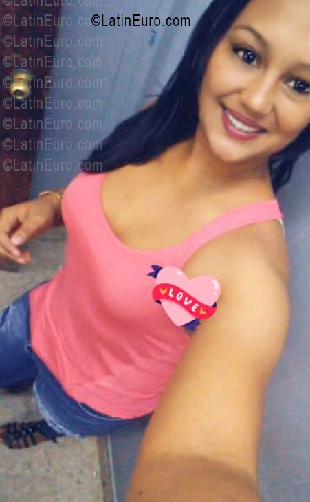 Date this hard body Dominican Republic girl Jasmin from Santiago DO55979