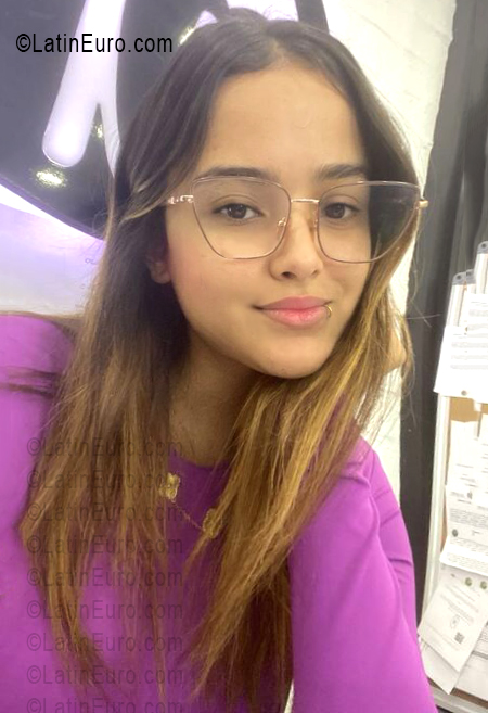 Date this lovely Venezuela girl Arianna from Zulia VE5413