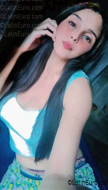 Date this happy Venezuela girl Orleidys from Valencia VE5425