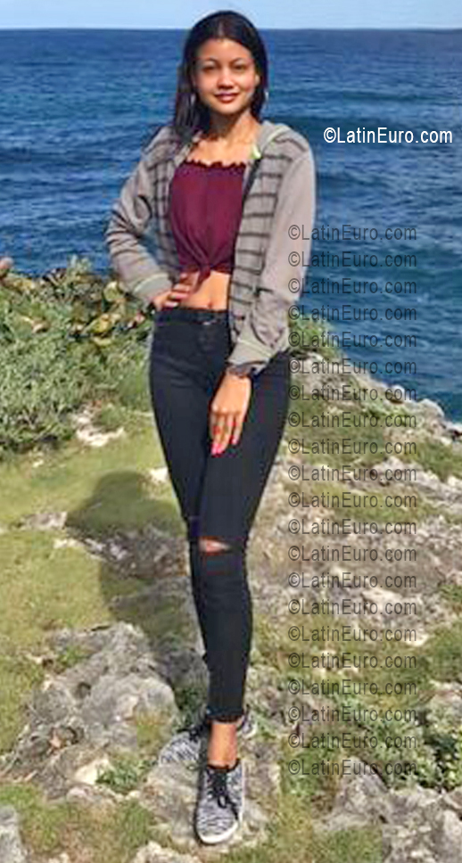 Date this tall Dominican Republic girl Lisai from Nagua DO56790