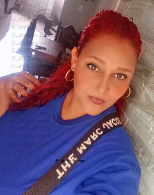 Date this charming Venezuela girl YORLENYS from Caracas VE5441