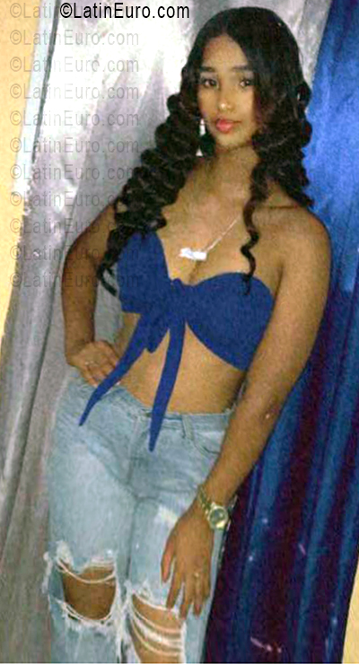 Date this happy Dominican Republic girl Emely from Santiago DO56153