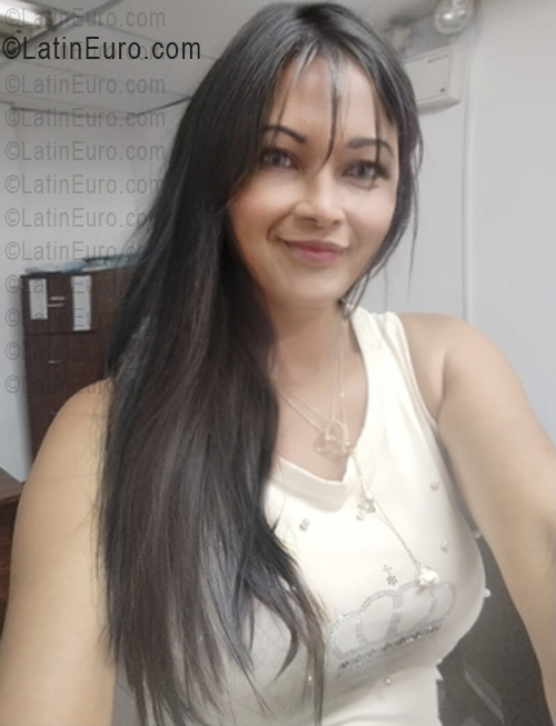 Date this delightful Venezuela girl Mar from Caracas VE5509