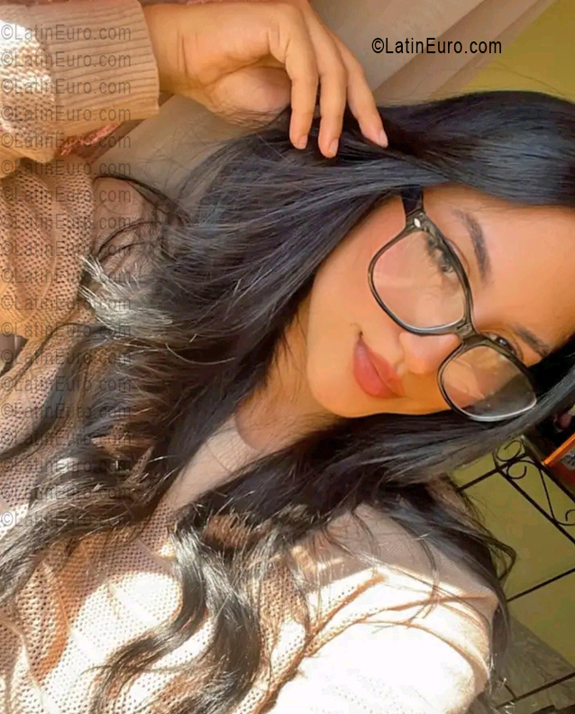 Date this sultry Venezuela girl Leonella velasquez from Maturin VE5595