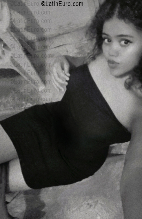Date this hot Dominican Republic girl Esme from La Altagracia DO57021