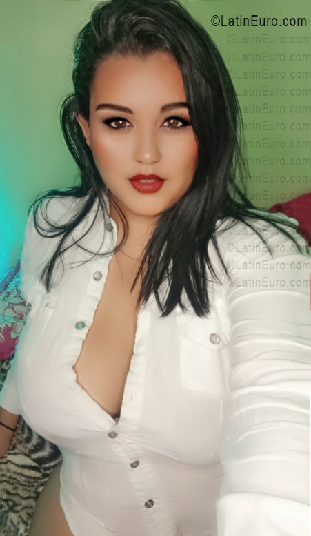 Date this stunning Venezuela girl Mari from San Antonio VE5643