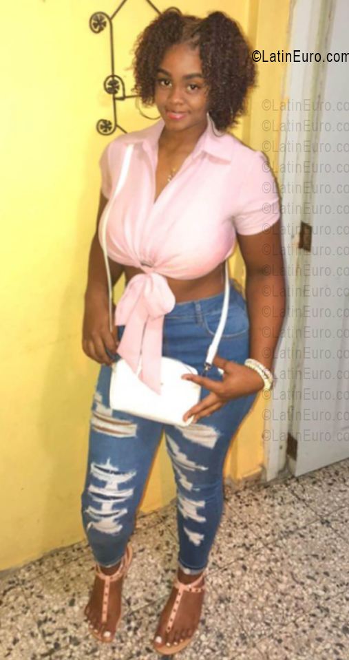 Date this exotic Dominican Republic girl Coraima from Santo Domingo DO56358