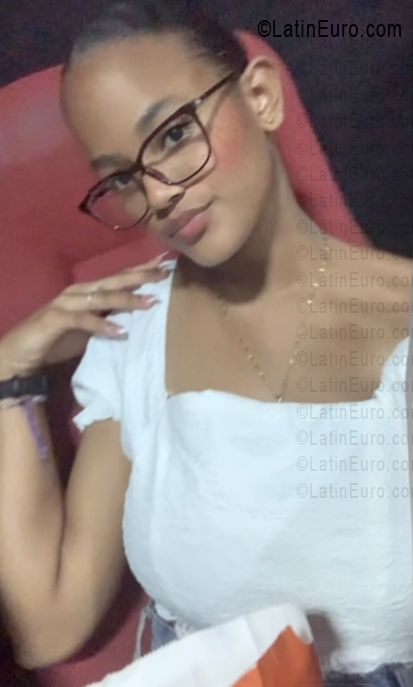 Date this nice looking Dominican Republic girl Amaia from Santo Domingo DO56372