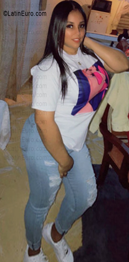 Date this sensual Dominican Republic girl Yelenny from Santo Domingo DO56386