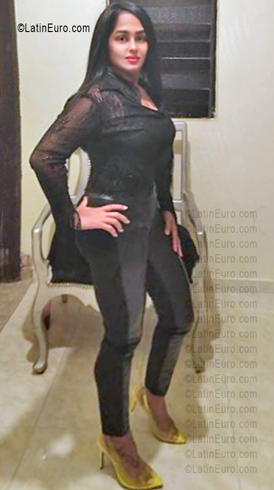 Date this good-looking Dominican Republic girl Angela from Santo Domingo DO56442