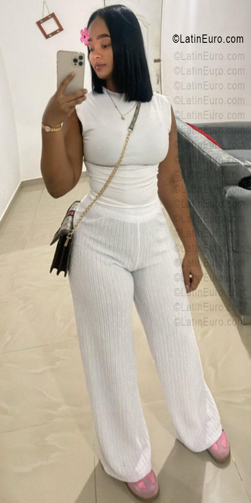 Date this good-looking Dominican Republic girl Nicole from San Juan DO56452