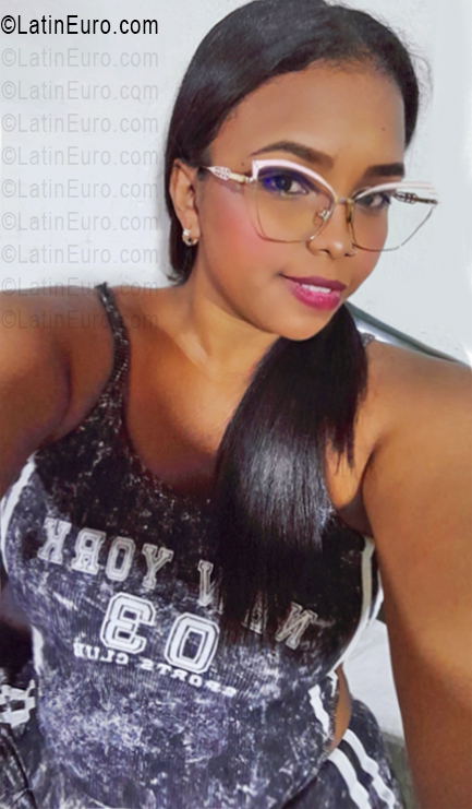 Date this sensual Venezuela girl Yuri from Aragua VE5696