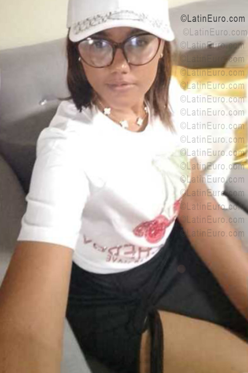 Date this foxy Dominican Republic girl Mary from Santo Domingo DO56469