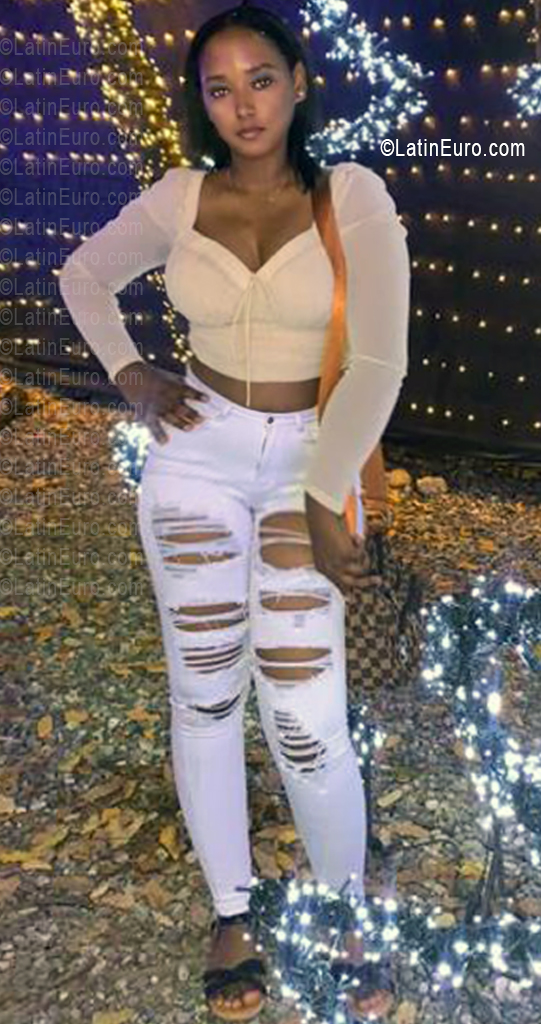 Date this charming Dominican Republic girl Claudia from Santo Domingo DO56479