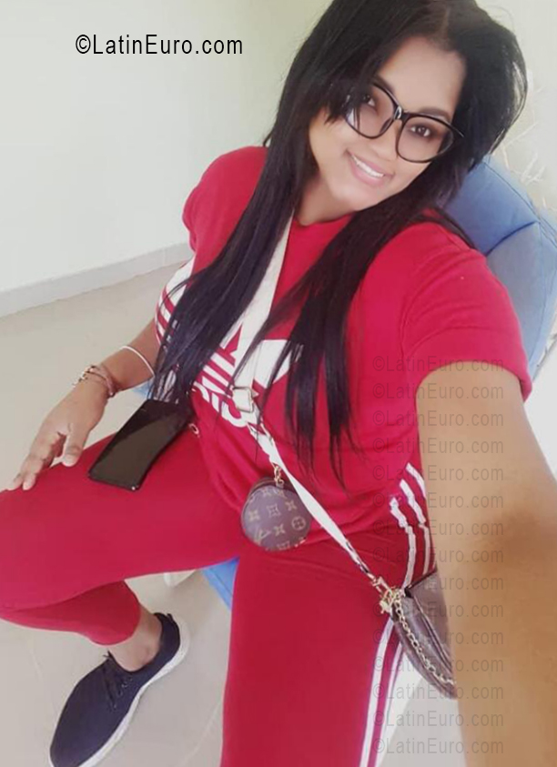 Date this hot Dominican Republic girl Thalia from Santo Domingo DO56502