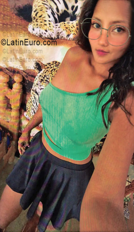 Date this foxy Ecuador girl Valeria from Portoviejo EC1146